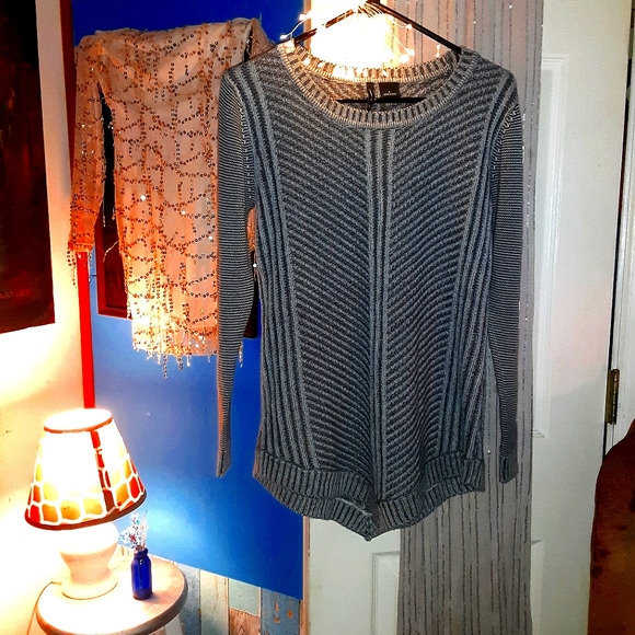 💌New Directions Sweater, small - Picture 1 of 6
